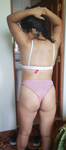 Putita cachonda con coño peludo y rico