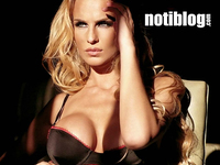 Sabrina Rojas, rubia con alta delantera y colita infernal