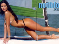 Karina Jelinek, morocha con buenas tetas