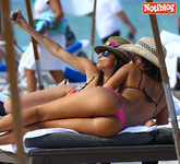 Karina Jelinek, morocha con buenas tetas