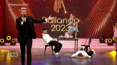 Mónica Farro salsa trío en tanga celeste [Bailando 2023]