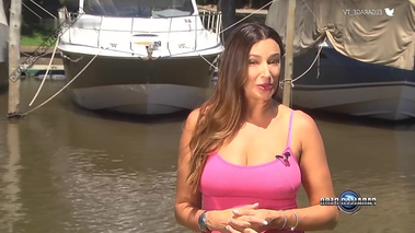 Lorena Franceschetti con el gomerío en top rosa escotado