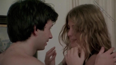 Emilia Mazer colegiala desnuda