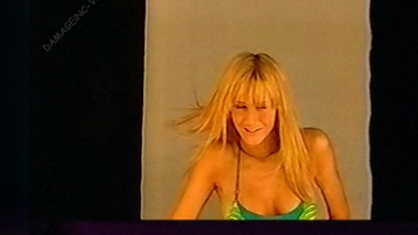 Julieta Prandi backstage en una peluquería