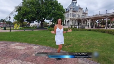Lorena Franceschetti escote y tetotas en vestidito blanco