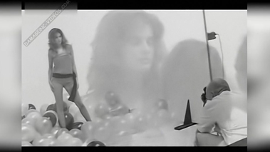 Yesica Toscanini backstage en malla dorada