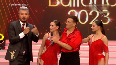 Camila Lonigro upksirts en tanga roja [Bailando 2023]