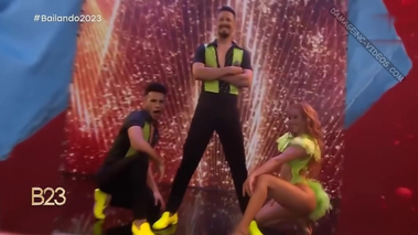 Flor Vigna salsa trío caliente [Bailando 2023]