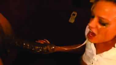 hablando por teléfono