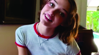 hermanastra es garchada hasta quedar con la lengua afuera