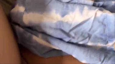 coge y termina con la cara llena de leche