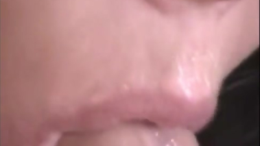 le gusta pasar la lengua a la cabeza