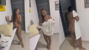 pobre hombre lo sorprende esposa cogiendo con amiga