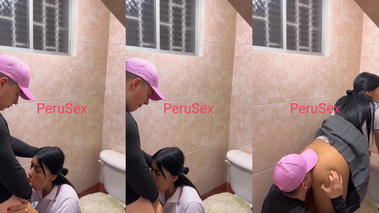 Pete de Peruana en el baño