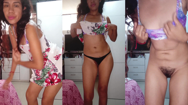 Flaquita graba video caliente para los amigos