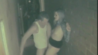 me cojo a una rubia a la salida del boliche
