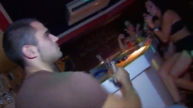 enfiestada en la discoteca