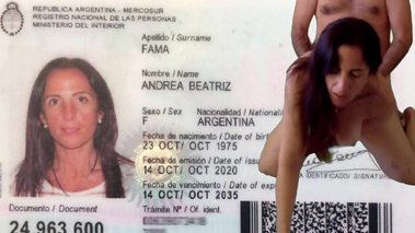 Andrea es una milf argentina muy puta