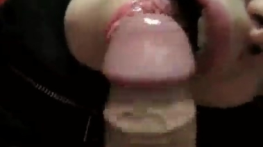Mojo su boquita con mi leche