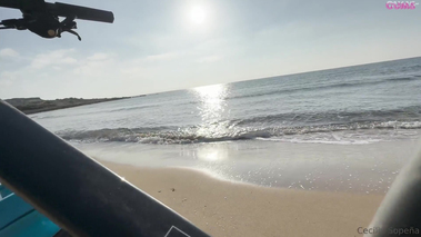 Cecilia Sopeña youtuber ciclista se pone en bola en la playa