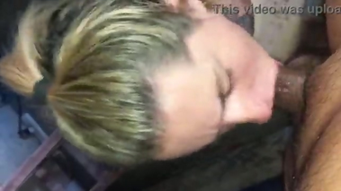 Laura la chupa como nadie